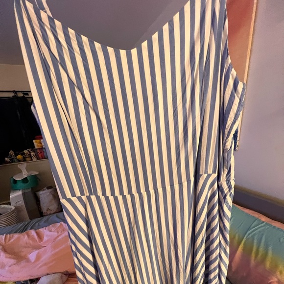 Old navy cami dress - Picture 2 of 3